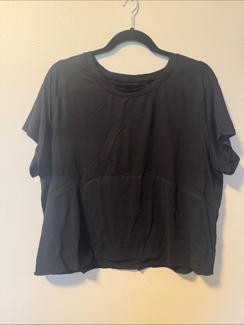 Lululemon Black Cropped Short Sleeve Top